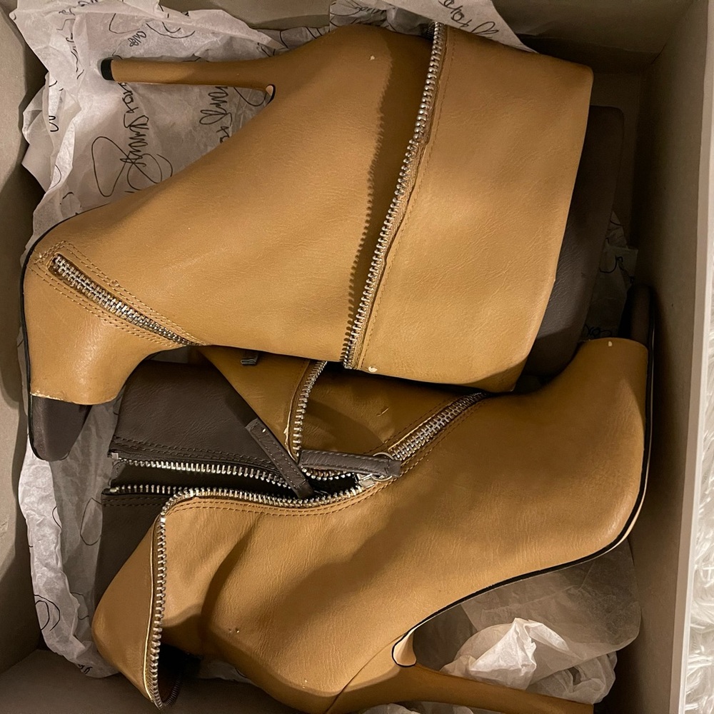 Gwen Stefani booties.
